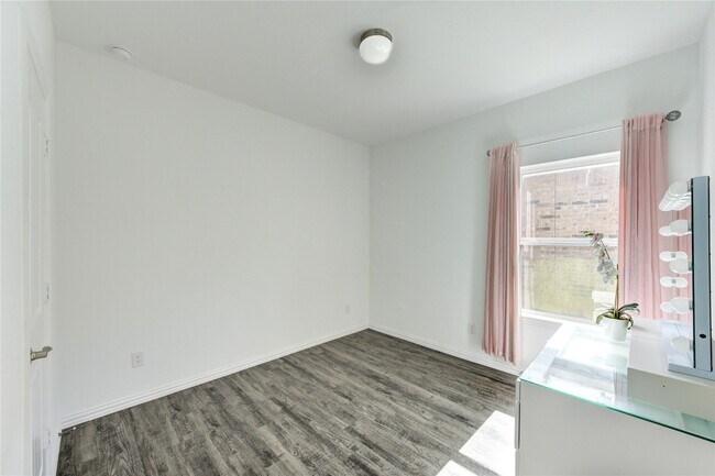 Building Photo - 1088 Rd 5102