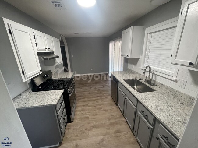 Building Photo - 204 Calloway Ave