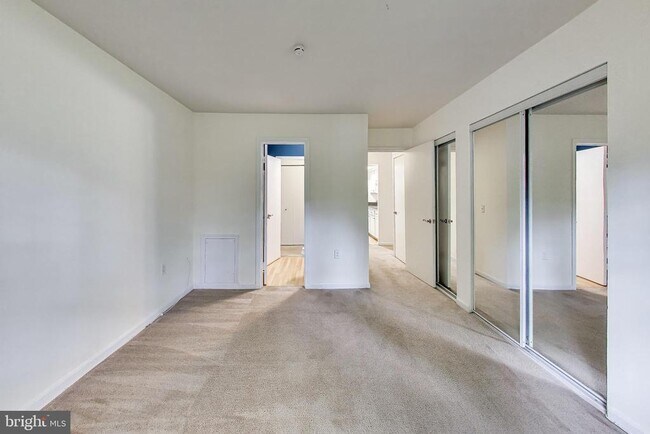 Building Photo - 18310 Streamside Dr