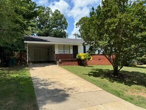 Building Photo - Nice 3 bedroom 2 bathroom home in West Lit...