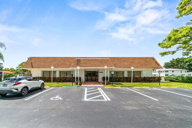 Building Photo - 5074 Privet Pl