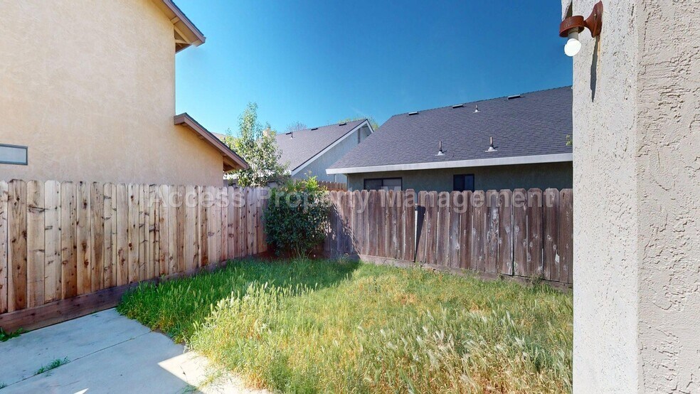 Building Photo - 1535 Springville Way