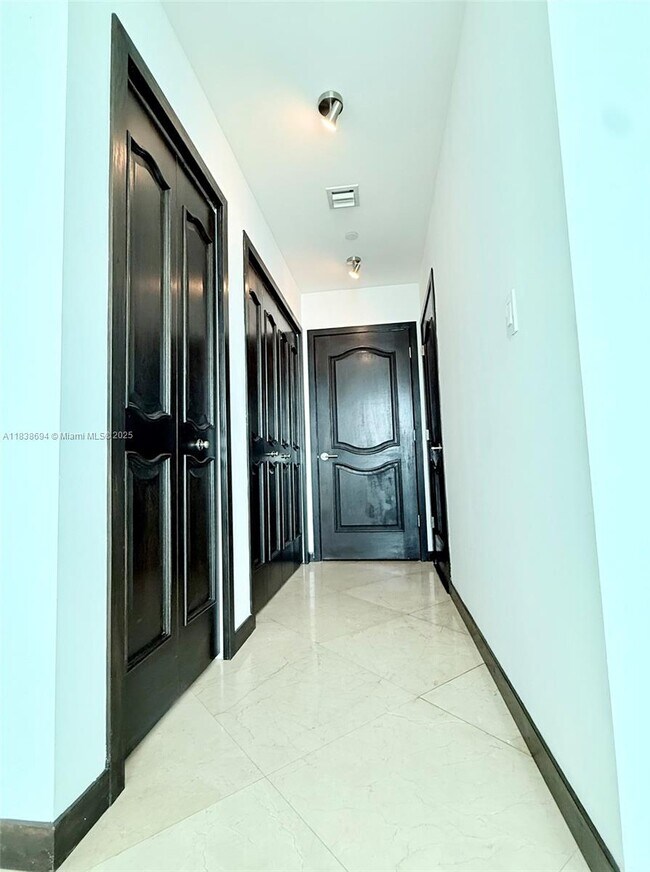 Building Photo - 900 Biscayne Blvd