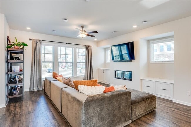 Building Photo - 1634 Halbrook Pl SW