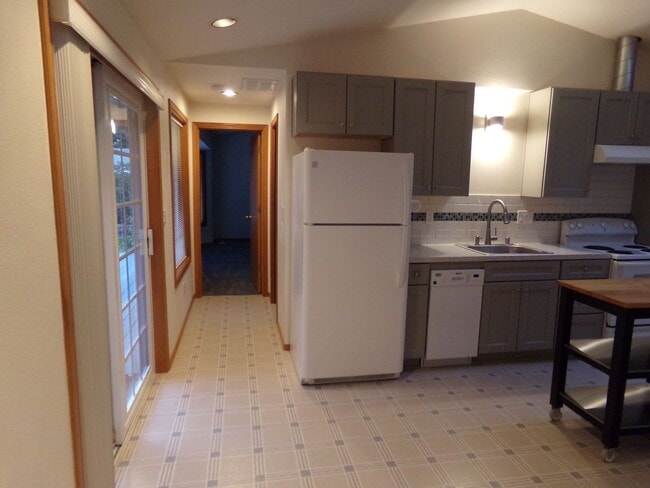 Building Photo - 1 BR, 1 BA ADU ~WATER/SEWER/GARBAGE/ELECTRIC INCLUDED!