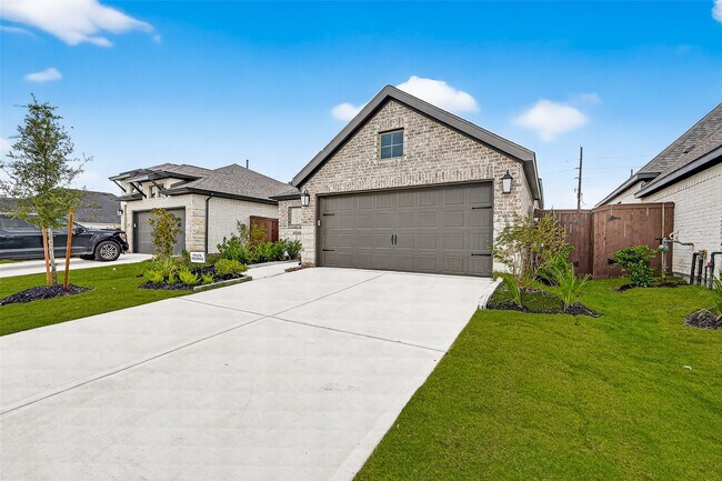 Primary Photo - 407 Big Pne Trl