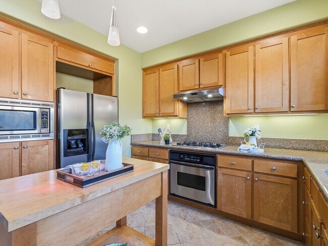 Building Photo - 6010 Hillbrook Pl