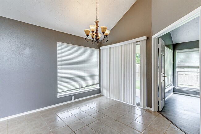 Building Photo - 8410 Fawn Wind Ct