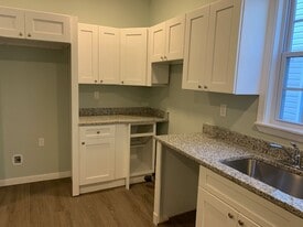 Building Photo - 412 Mistletoe St