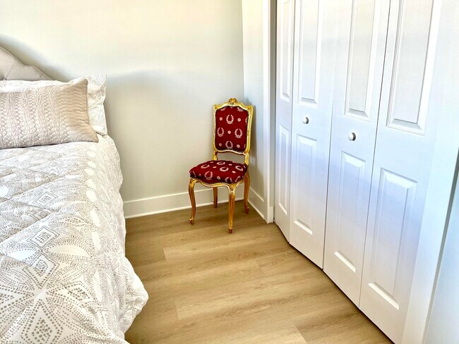 Building Photo - 616 Clearwater Park Rd