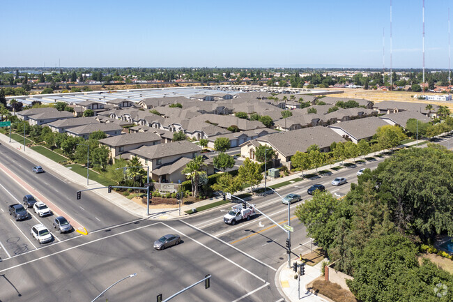 Aerial View - The Fountains at Alluvial