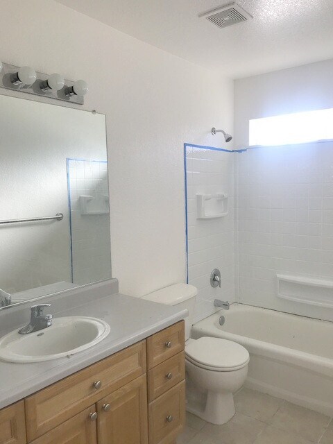 Building Photo - Great home In sparks..Close to everything!!!