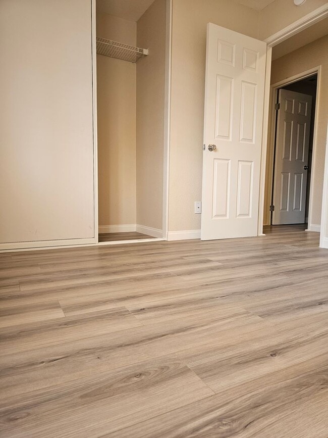 Building Photo - 4 Bedroom Adelanto Home