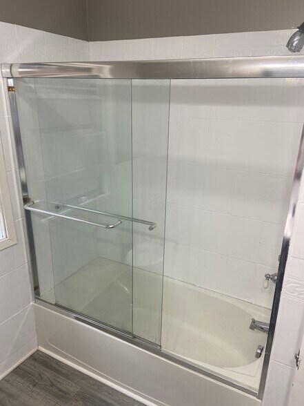 Building Photo - 332 Quincy St NE