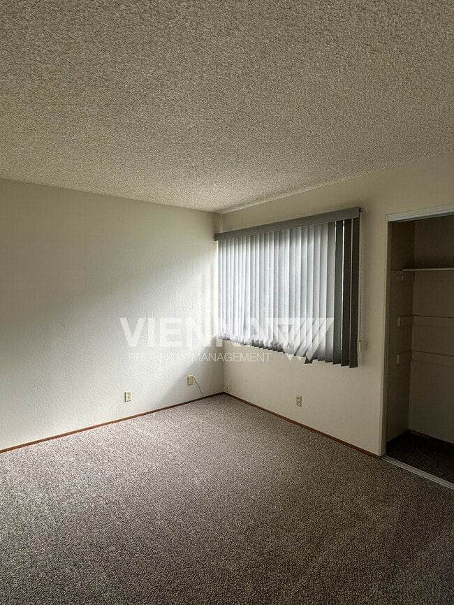 Building Photo - 5066 Greenberry Dr