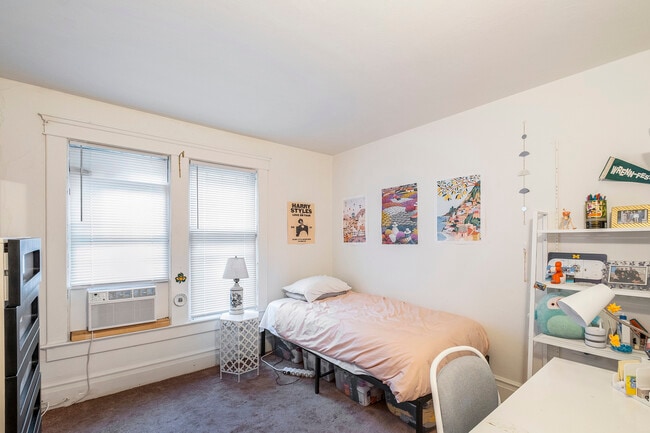 Building Photo - 1117 S Forest Ave