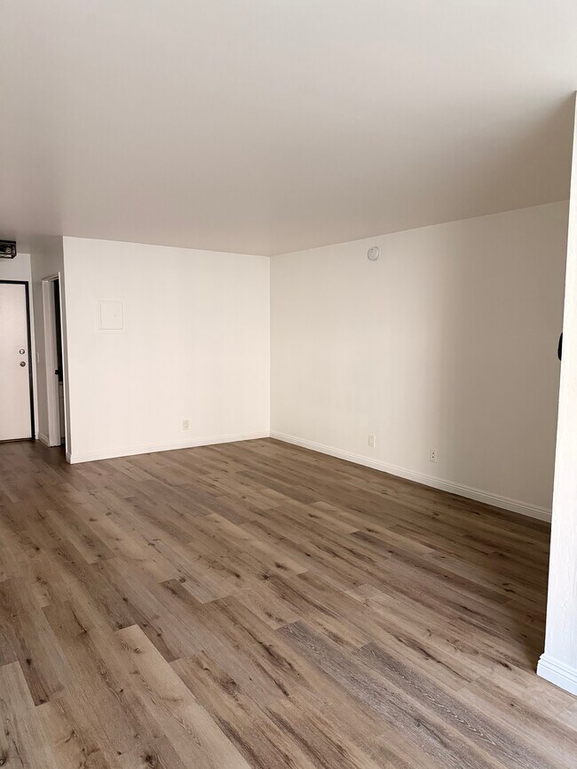 Building Photo - S&E- Venice Apartments