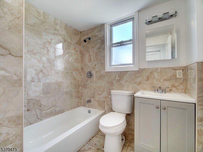Building Photo - 52 Headley Terrace