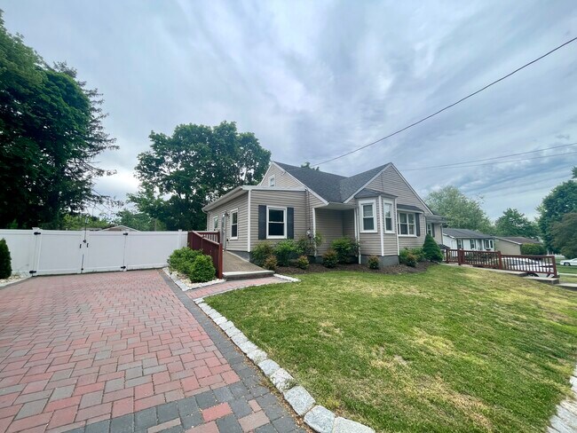 Building Photo - 39 Mabel St