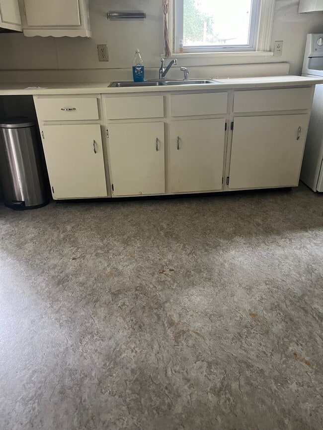 Building Photo - 2-3 Bedroom, 1 Bathroom Detached House in Shippensburg