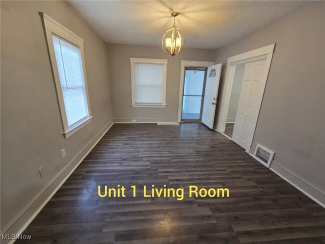 Building Photo - 3658 W 58th St