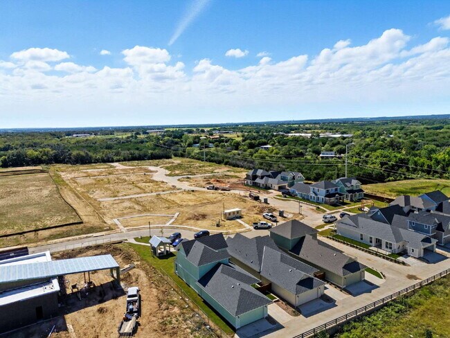 Building Photo - Brand New Custom 3 bedroom home in Granbury!