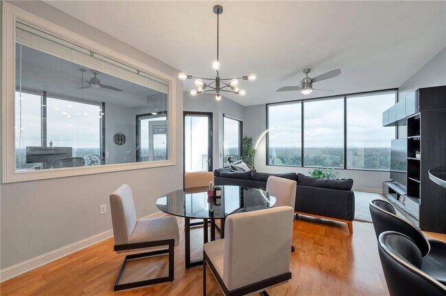 Building Photo - 2828 Peachtree Rd NW