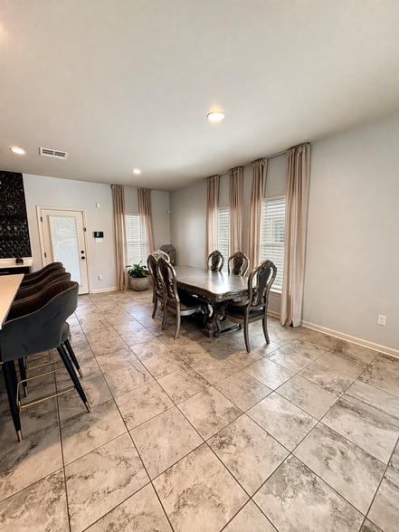 Building Photo - 1513 R. Esplanade