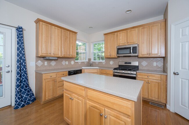 Building Photo - **5-BEDROOM HOME IN AMENITY-RICH MCKAY'S M...