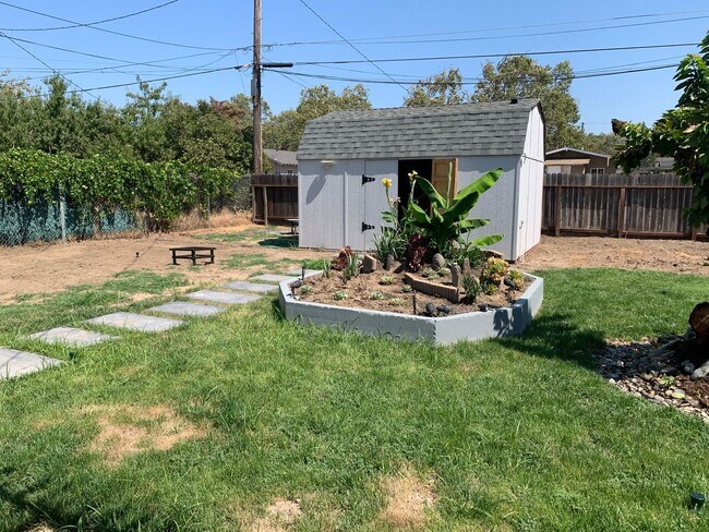 Building Photo - Beautifully Remodeled  4 Bedroom Home In A Desirable Location In Turlock!!