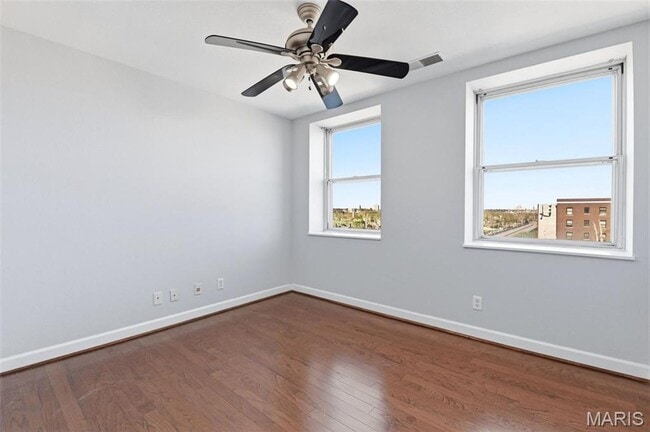 Building Photo - Partially Furnished West End Condo for Rent!