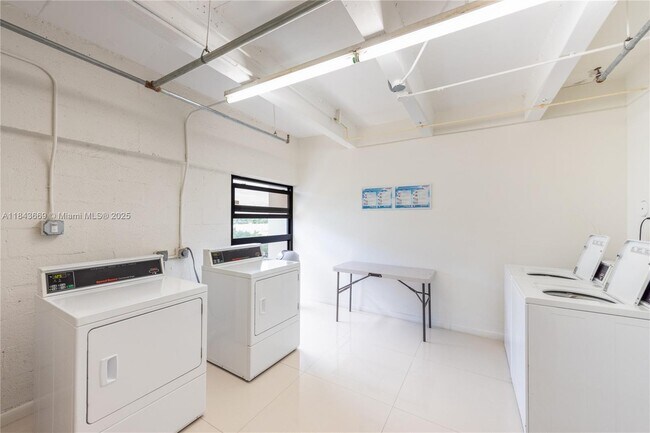 Building Photo - 575 Crandon Blvd