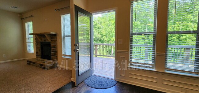 Building Photo - 525 Twelve Oaks Dr