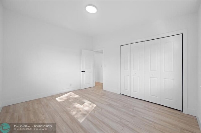 Building Photo - 315 E Jasmine Dr