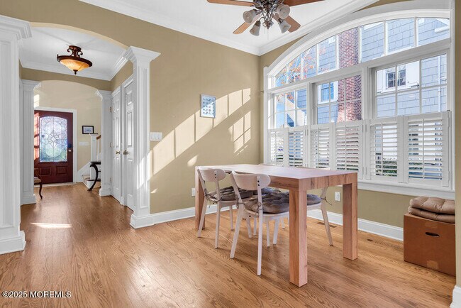 Building Photo - 412 Chicago Blvd