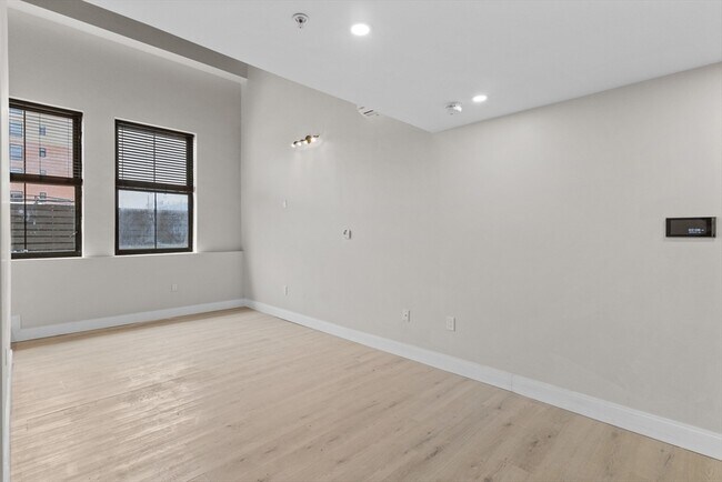 Building Photo - 153 Green St