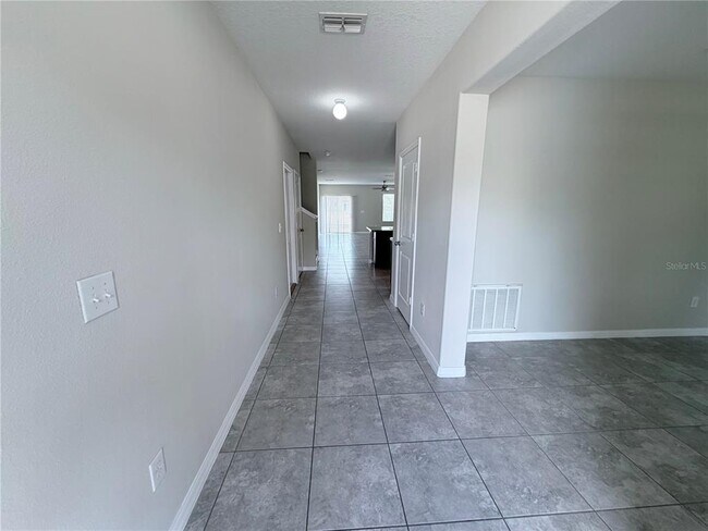 Building Photo - 10013 Crested Fringe Dr
