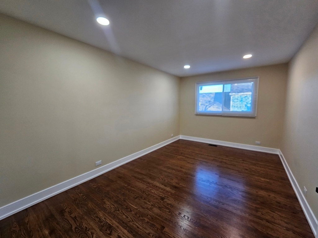 Building Photo - 1535 E Jane Ave