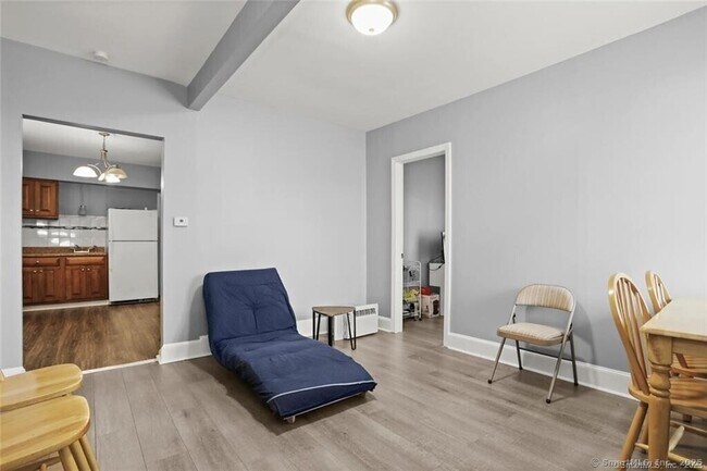 Building Photo - 116 Medford St