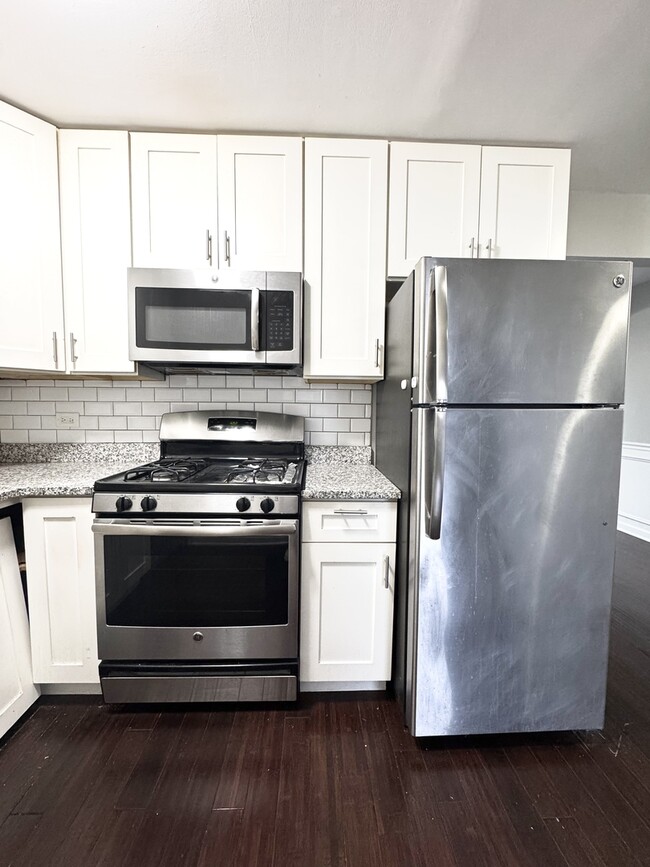 Building Photo - 5644 W 105th St