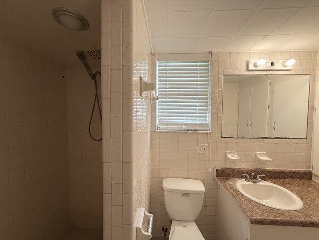 Building Photo - "Cozy 2-Bedroom Retreat in New Port Richey...
