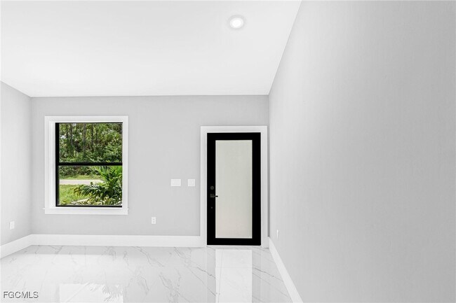 Building Photo - 633 Windermere Dr