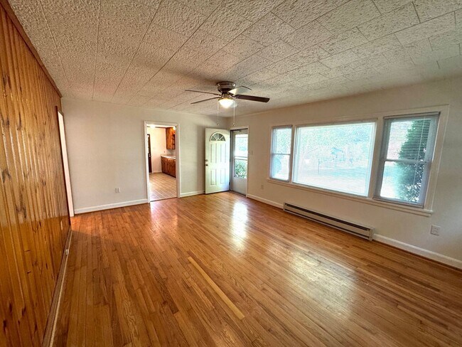 Building Photo - West AVL  - Mountain Views, Garden Space, Beautiful Yard!