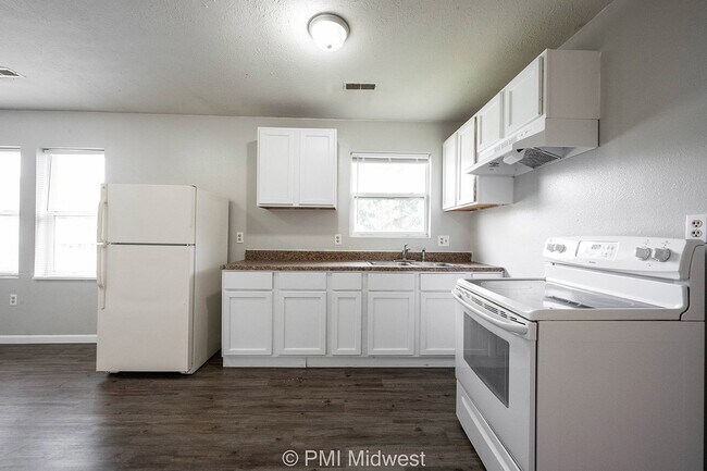 Building Photo - Cozy 2 Bed Apartment in Indianapolis with ...