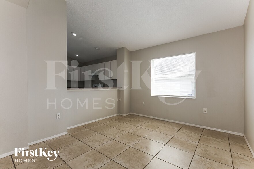 Building Photo - 1237 E Grove Ave