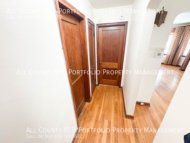 Building Photo - 1463 E Whittier St