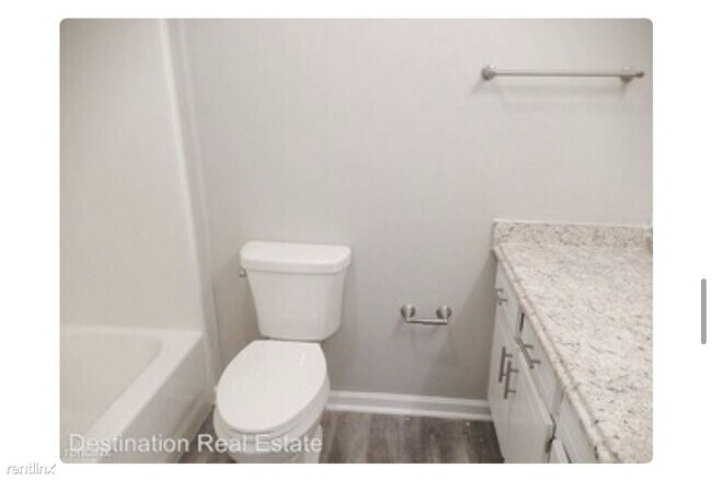 Building Photo - 2 br, 2.5 bath Triplex - 4883 Old Bainbrid...