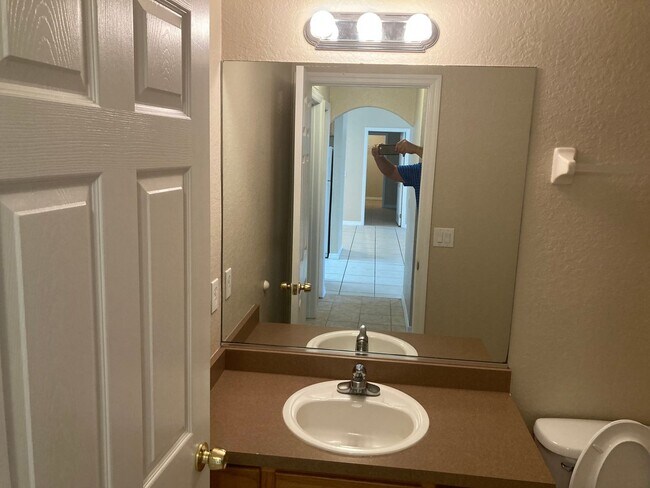 Building Photo - 3/2 Home Silver Springs Shores