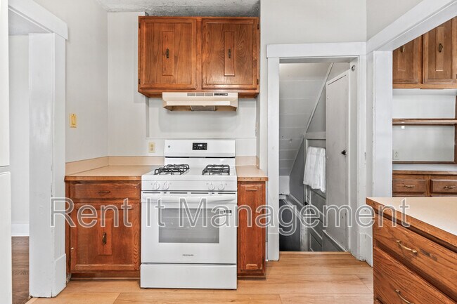 Building Photo - 2315 N. 61st.