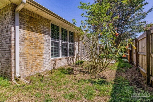 Building Photo - 1443 Champions Green Dr